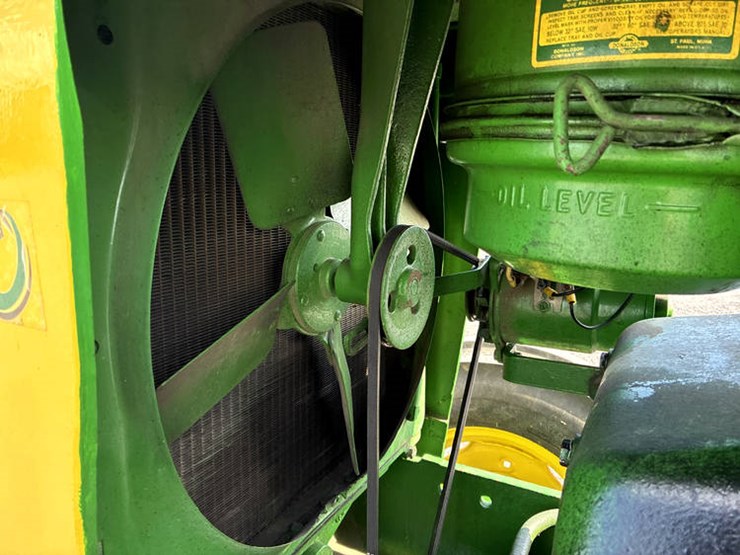 1958-john-deere-820-image-21
