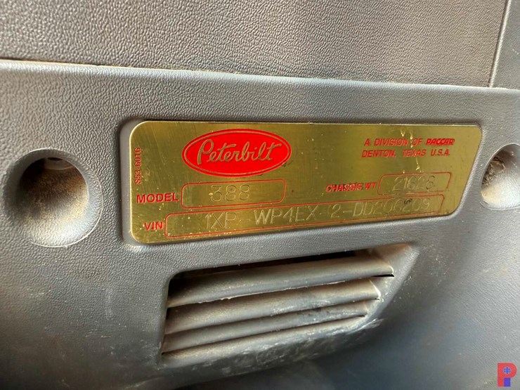 2013-peterbilt-388-image-12