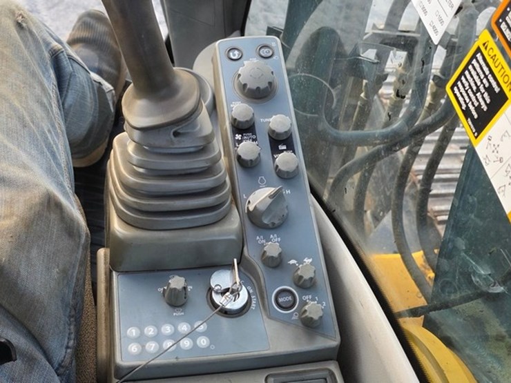 2013-deere-160g-lc-image-80