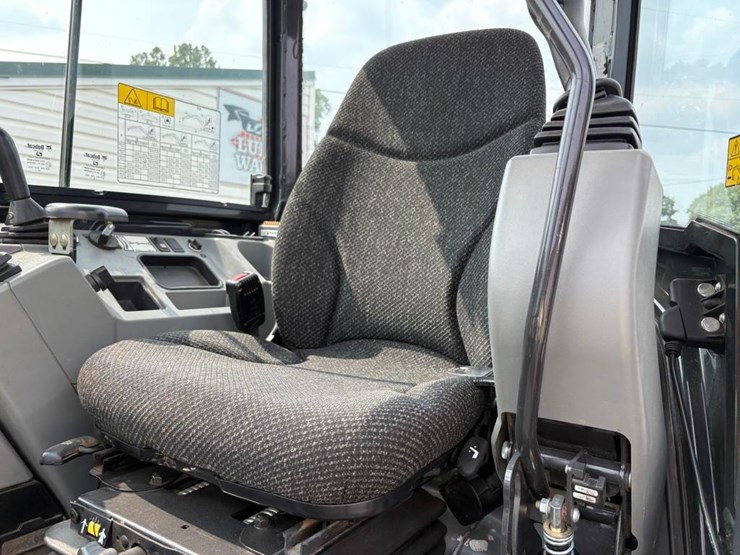 2021-bobcat-e26-image-21