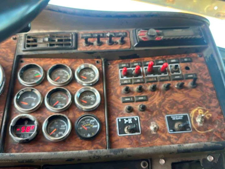2002-kenworth-w900-image-12