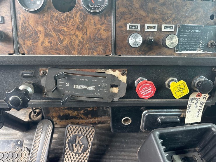 1987-kenworth-t600-image-39