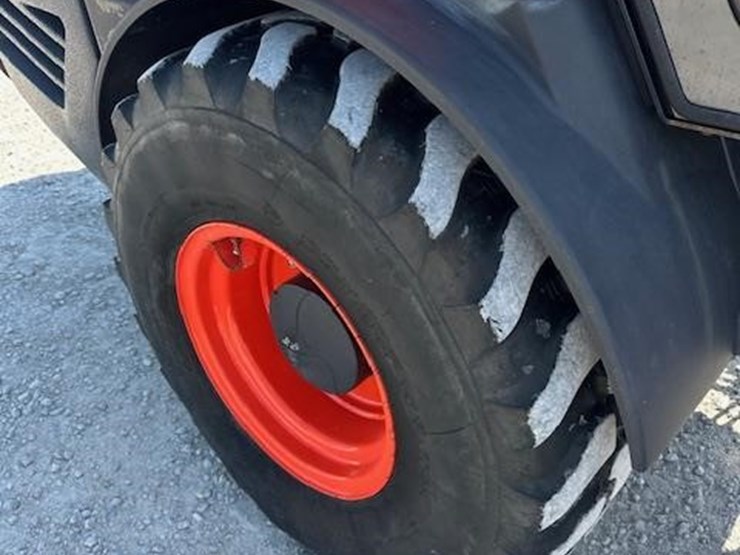 2020-kubota-r630-image-11