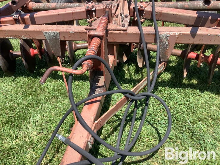 massey-ferguson-620-image-11