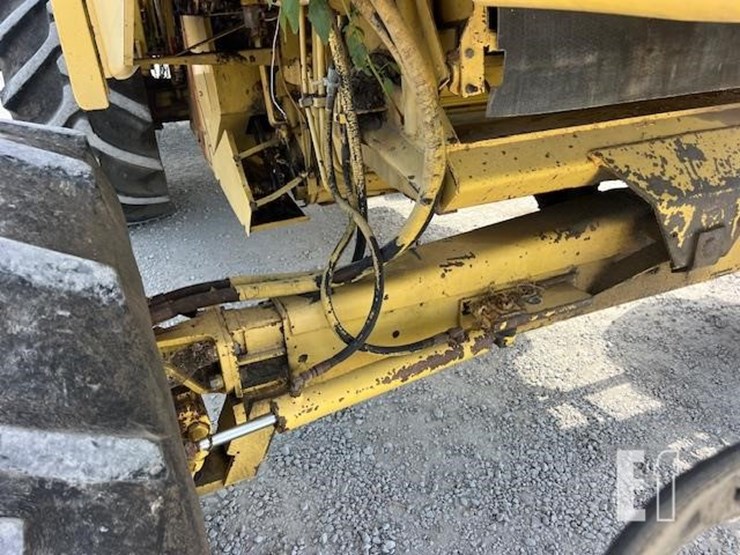 new-holland-tr85-image-44