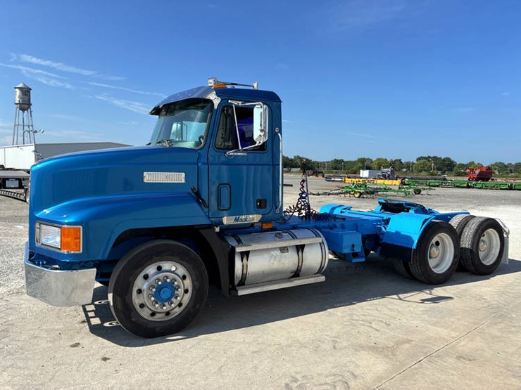1996-mack-ch613-image-12