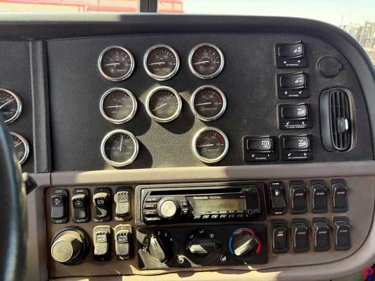 2013-peterbilt-388-image-10