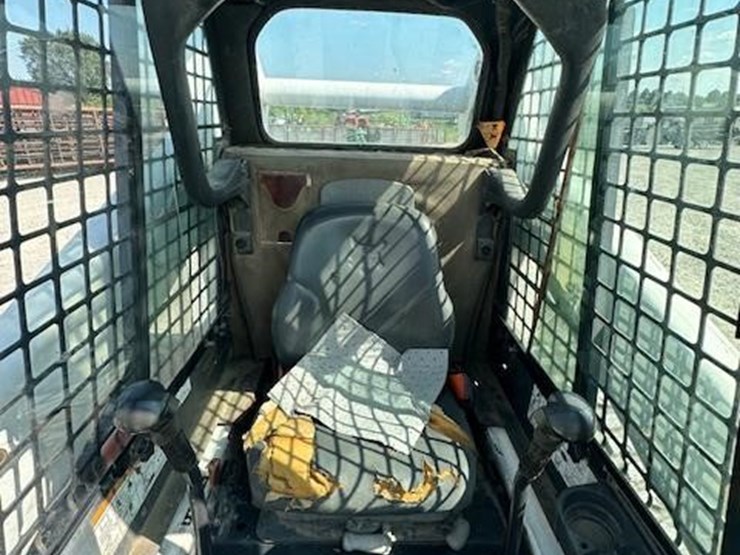 2007-bobcat-t300-image-17