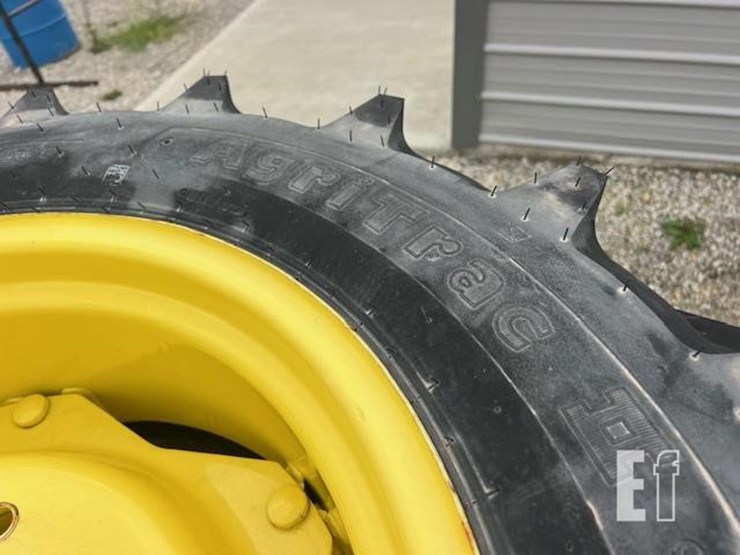 john-deere-12-image-4
