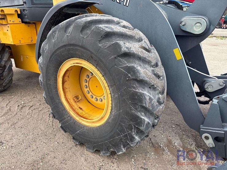 2018-deere-524k-image-32