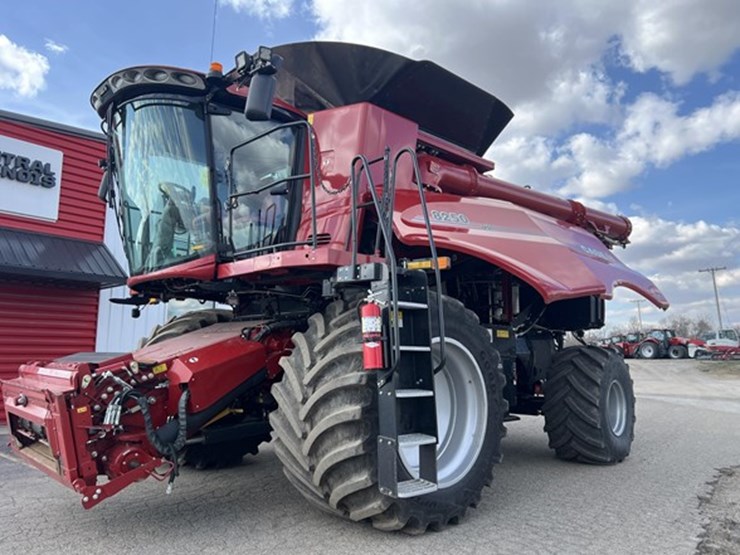 2022-case-ih-8250-image-24