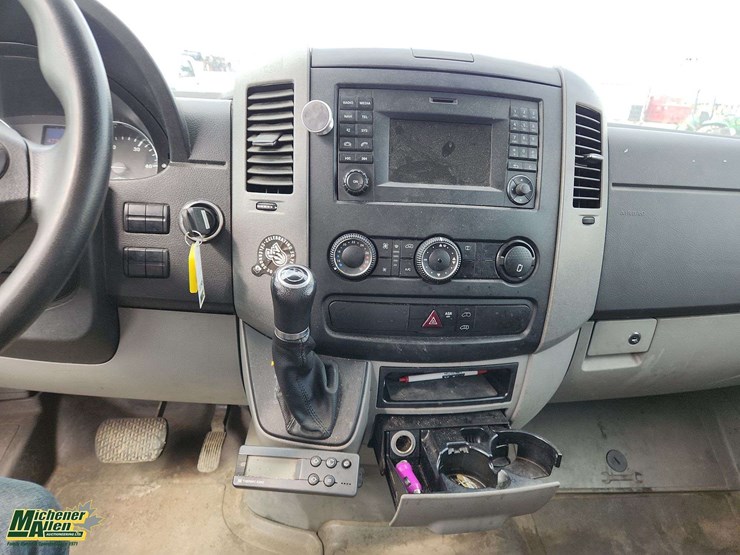 2016-mercedes-benz-sprinter-2500-image-14