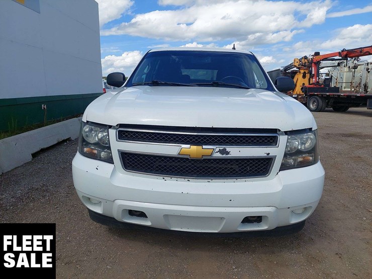 2014-chevrolet-suburban-image-15