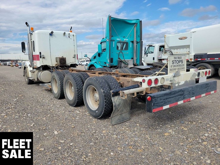 2015-freightliner-coronado-122-sd-image-14