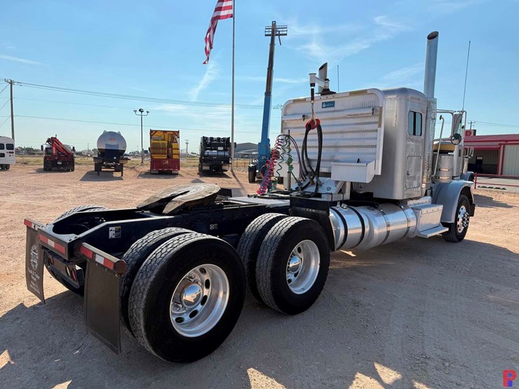 2013-peterbilt-388-image-5