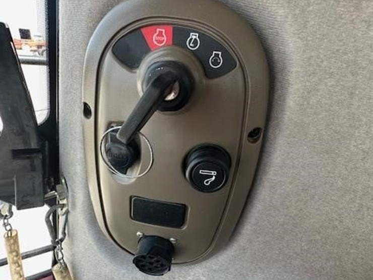 2009-case-ih-8120-image-26