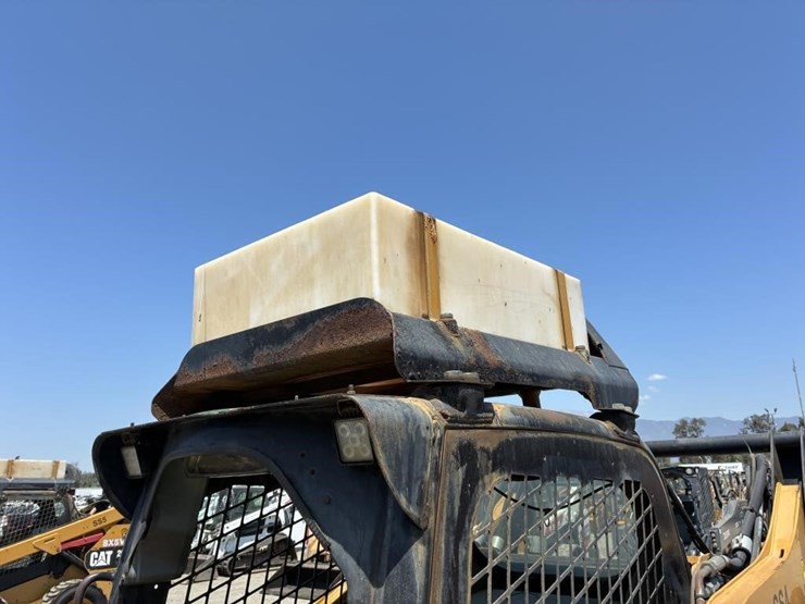 2011-caterpillar-262c-image-11