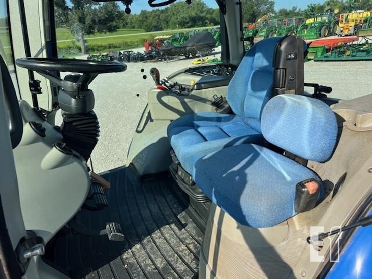 new-holland-t8020-image-33