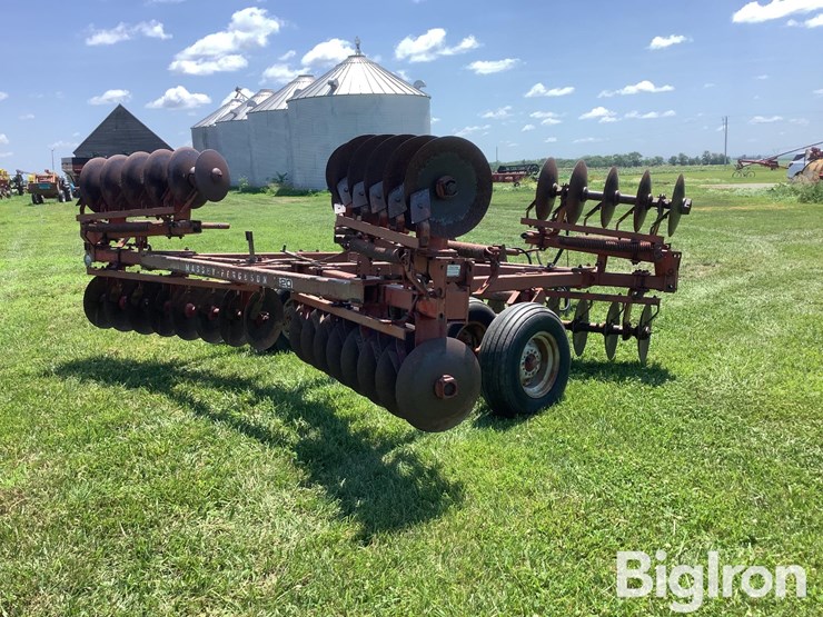 massey-ferguson-620-image-5