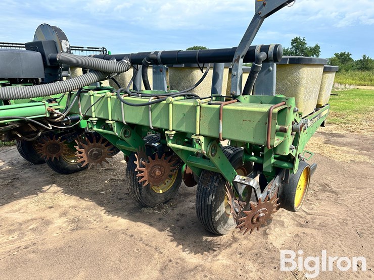 john-deere-7200-image-15