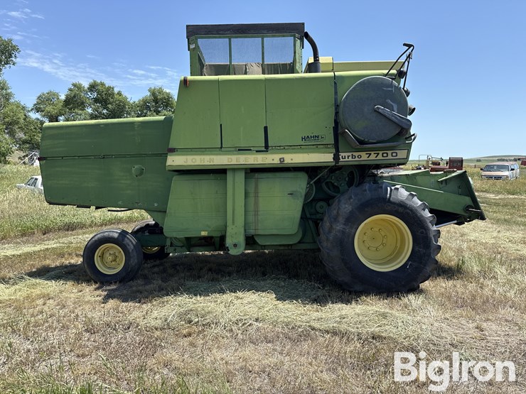 1975-john-deere-7700-image-4