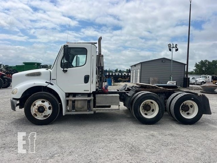 freightliner-business-class-m2-112-image-2