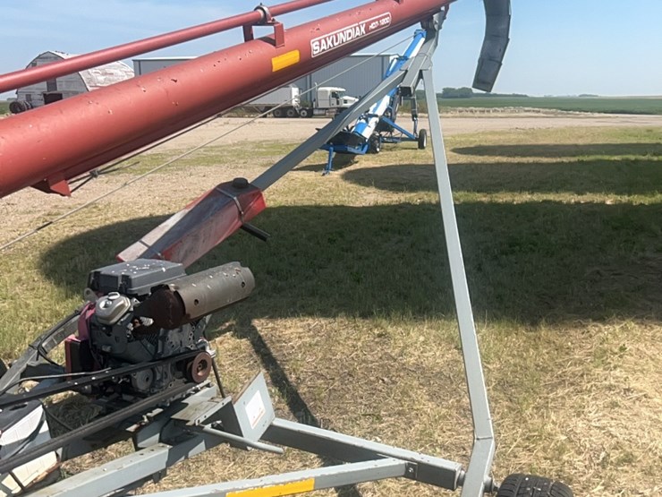 sakundiak-model-hd-7–1200-grain-auger-with-gx-620-v-twin-honda-with-the-electric-start-image-16