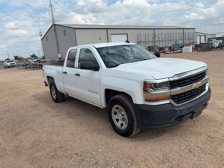 2017-chevrolet-silverado-1500-ls-image-2