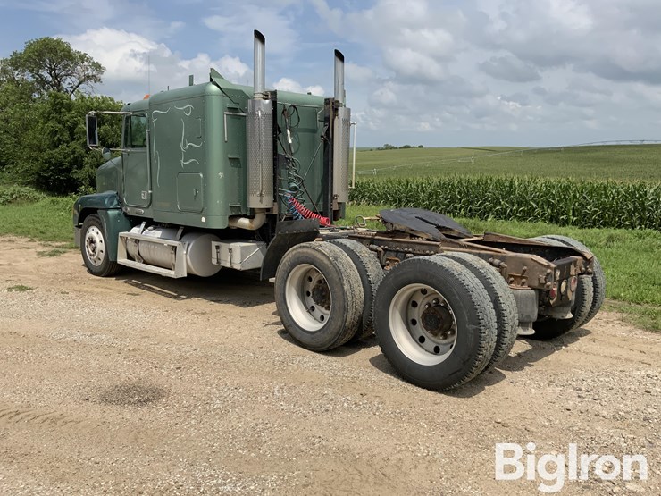 2000-freightliner-fld120-image-7