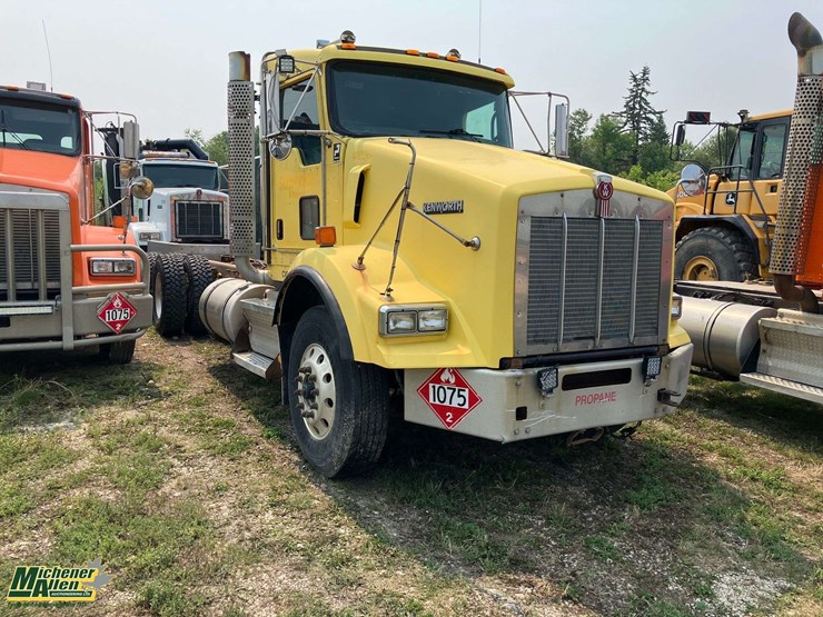 2010-kenworth-t800-image-1
