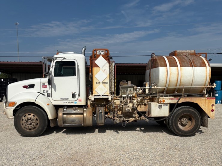 2011-peterbilt-337-image-1