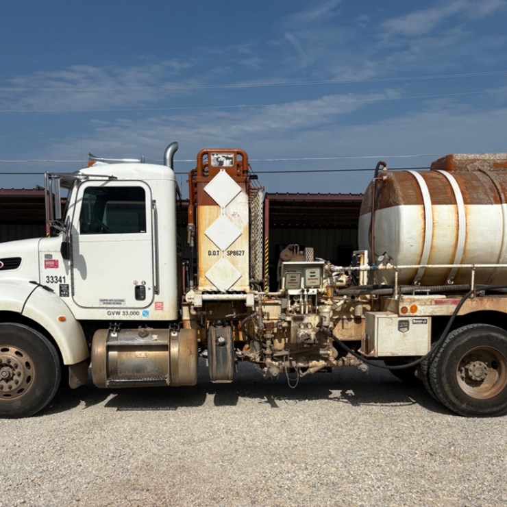 2011 PETERBILT 337