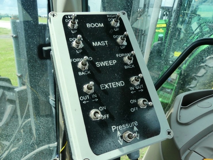2024-john-deere-6110m-image-14