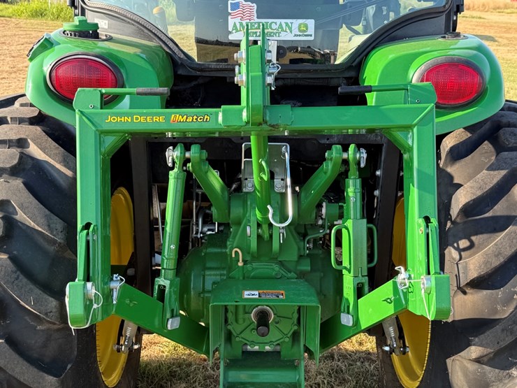 john-deere-4052r-image-17