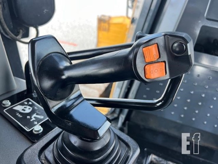 2021-deere-850l-wlt-image-48