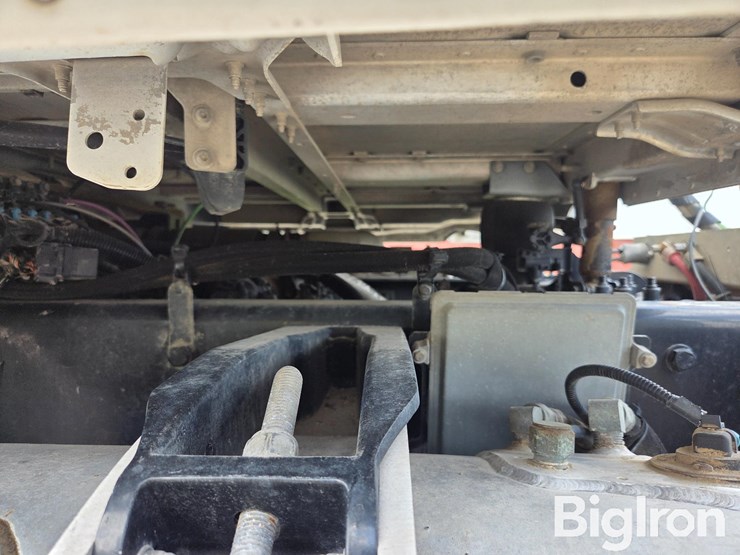 2016-peterbilt-567-image-17