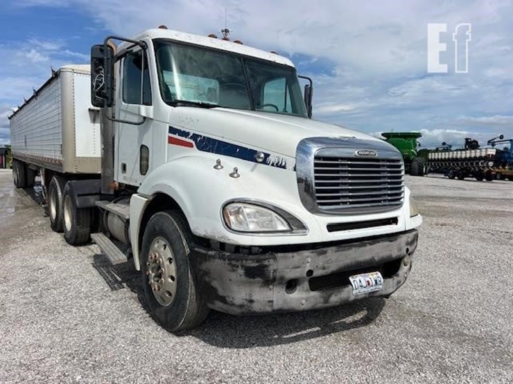 2008-freightliner-columbia-120-image-10