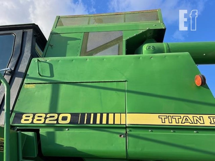 1988-john-deere-8820-titan-ii-image-49