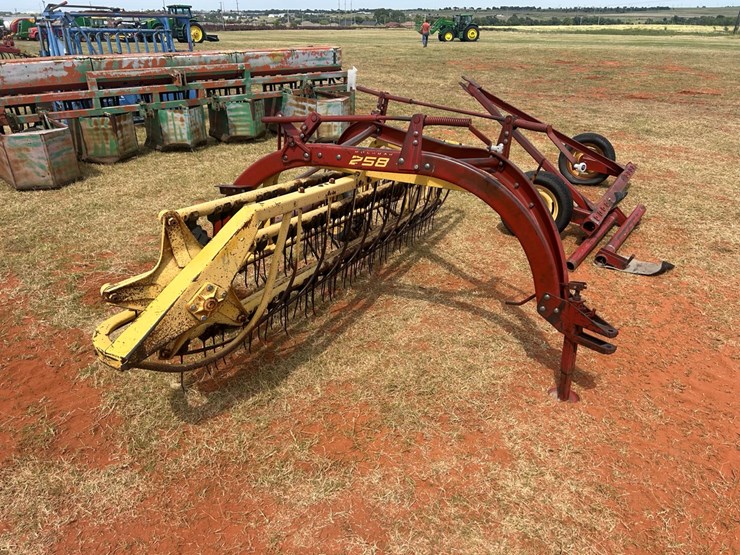 new-holland-258-image-5