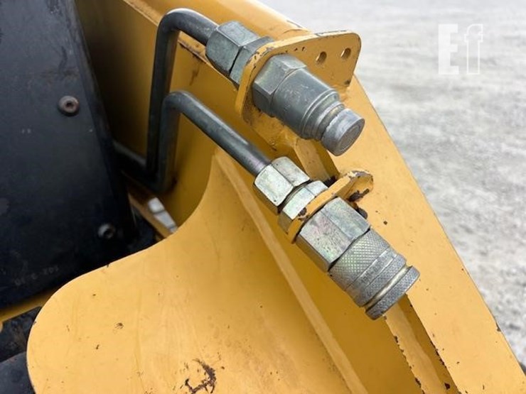 caterpillar-246-image-10