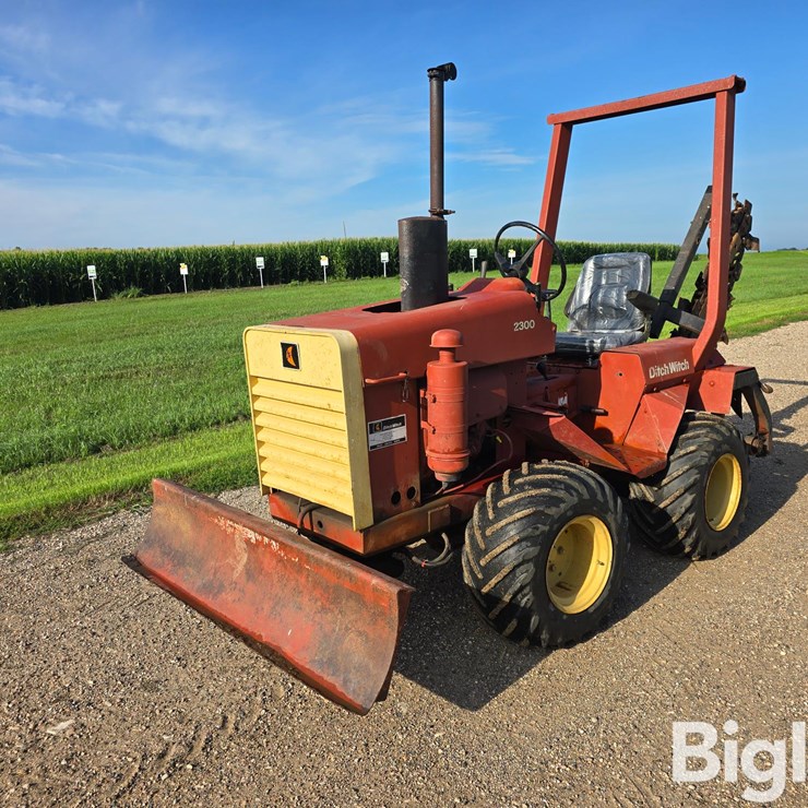 DITCH WITCH 2300
