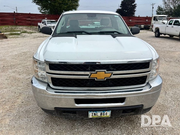 2013-chevrolet-3500hd-image-15