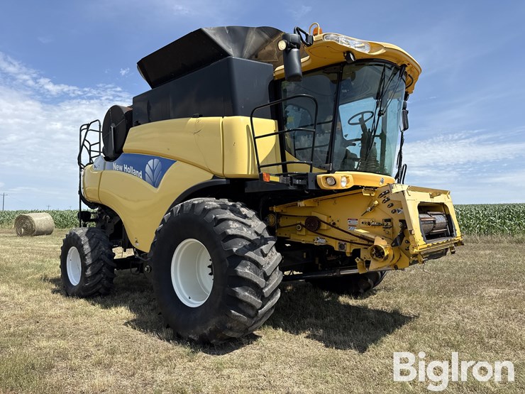 2008-new-holland-cr9070-image-3