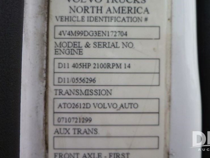 2014-volvo-10-image-21