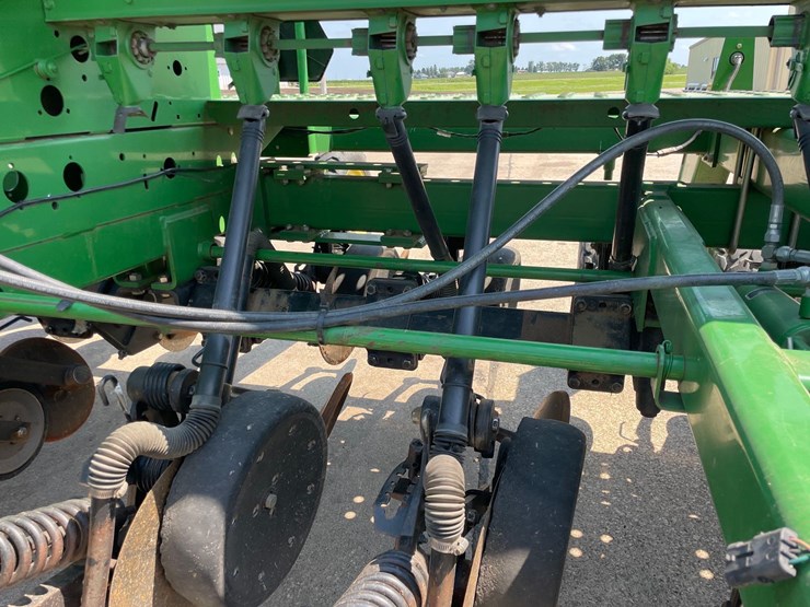 john-deere-1590-image-32