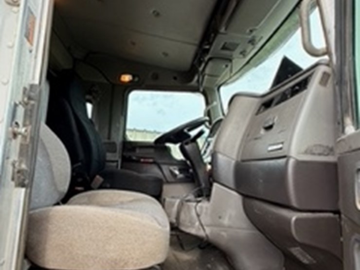 2012-kenworth-t800-image-8