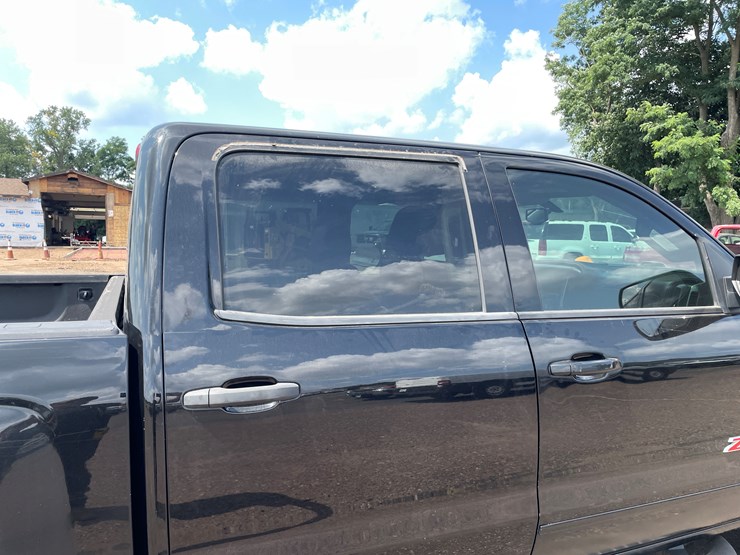 2018-chevrolet-silverado-1500-z71-image-15