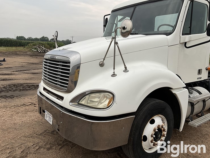 2004-freightliner-columbia-120-image-12