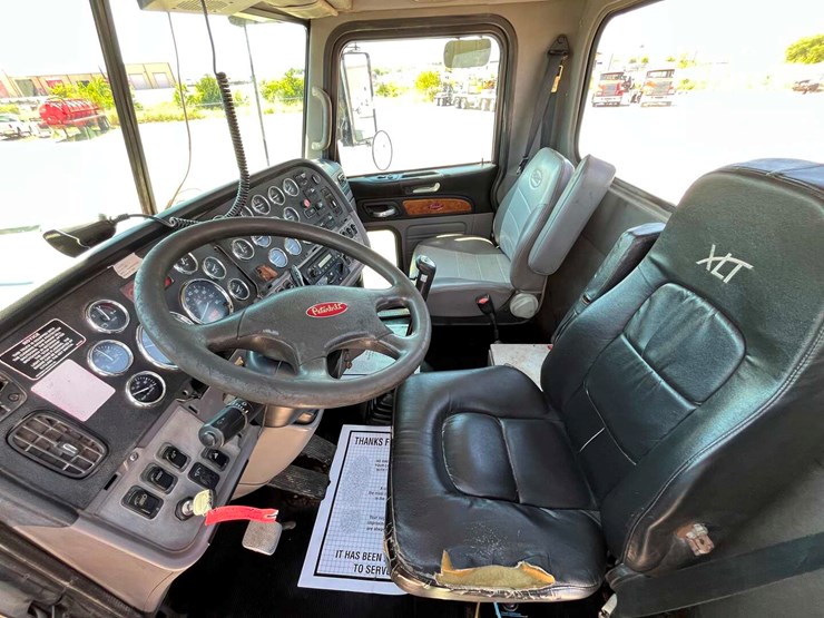 2011-peterbilt-367-image-22