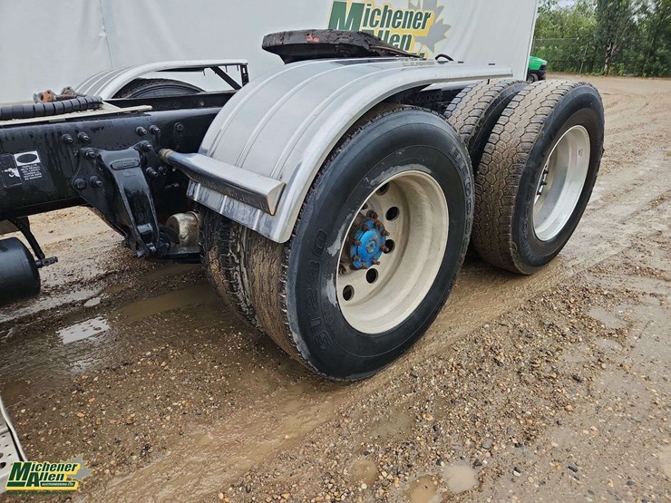 2006-freightliner-columbia-120-image-35